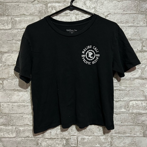 Malibu Black Cropped Graphic Tee - Picture 1 of 6